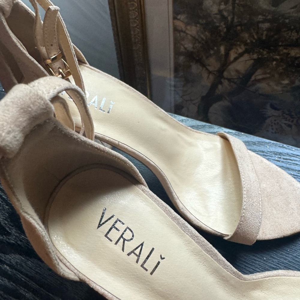 Heels - Picture 3 of 4
